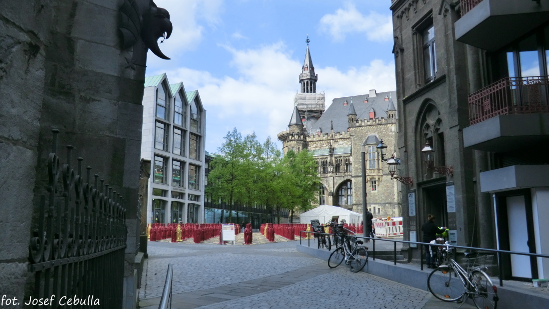 (2014.04.09)_Aachen - Katschhof - Installation des Knstlers Prof. Ottmar Hrl aus Anlass des Karlsjahres 2014