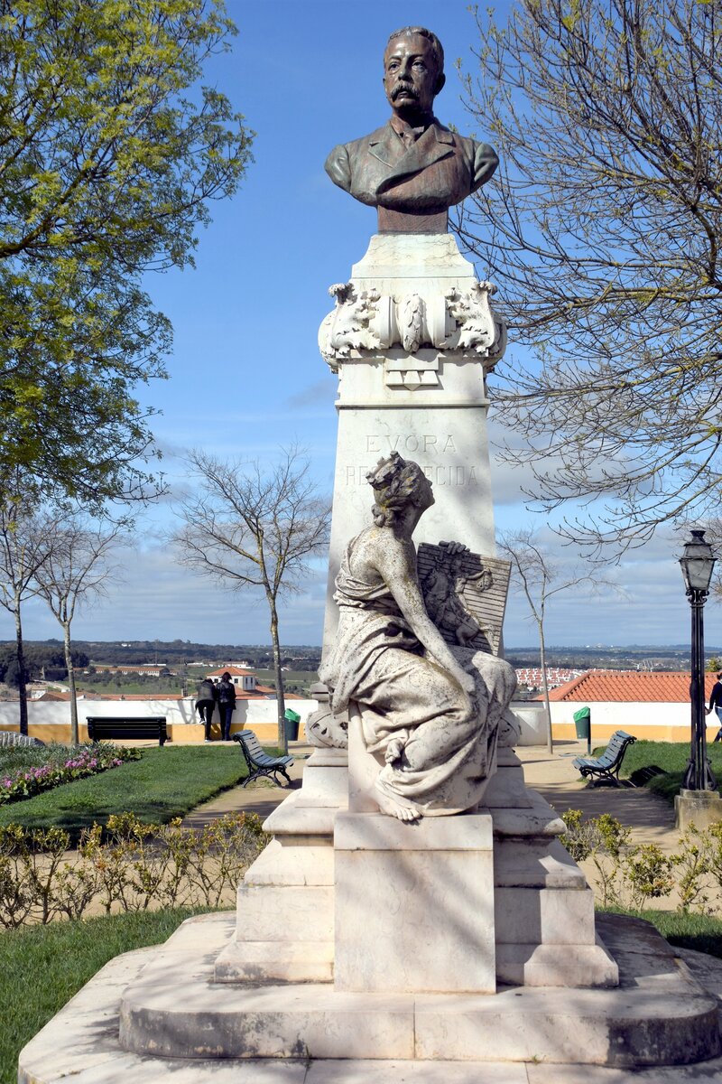 VORA (Concelho de vora), 10.02.2020, Blick auf eine Statue im Jardim Diana