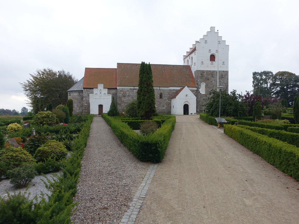 ster Hornum, evangelische Kirche aus Granitquadern (22.09.2020)