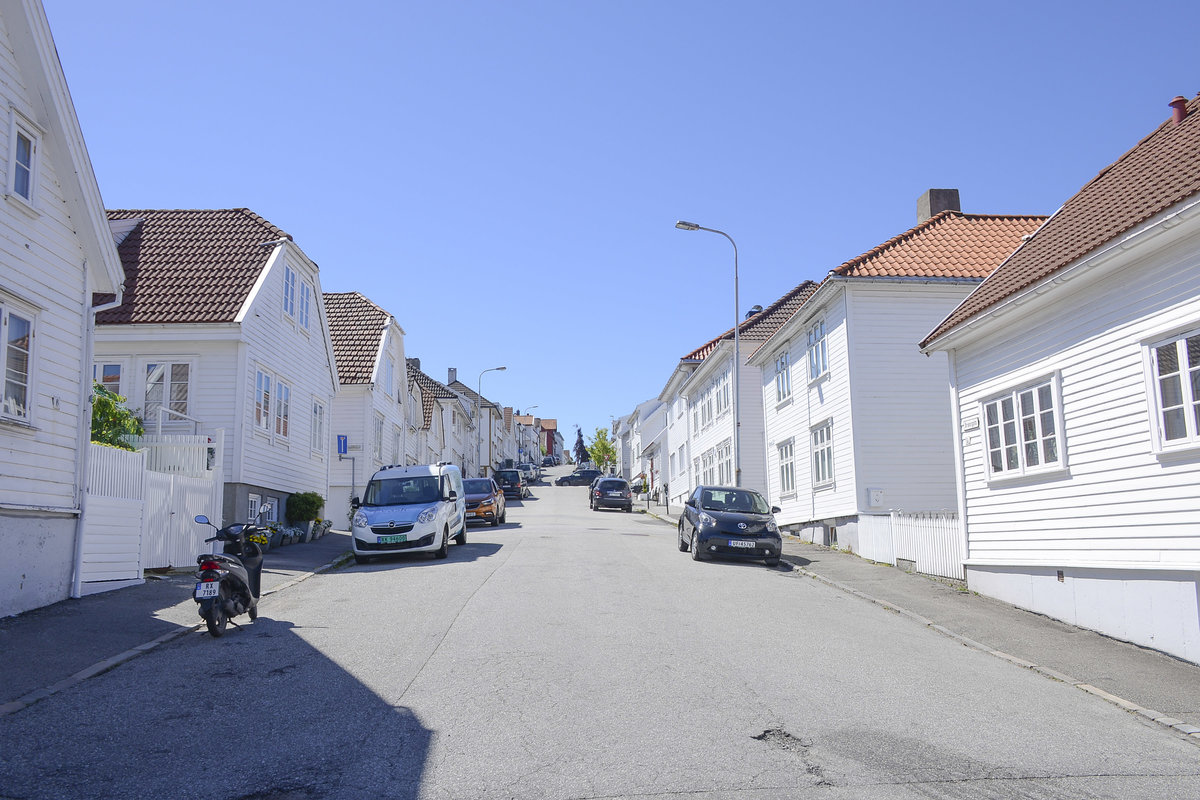 vre Strandgata in der Altstadt von Stavanger (Norwegen). Aufnahme: 2. Juli 2018.