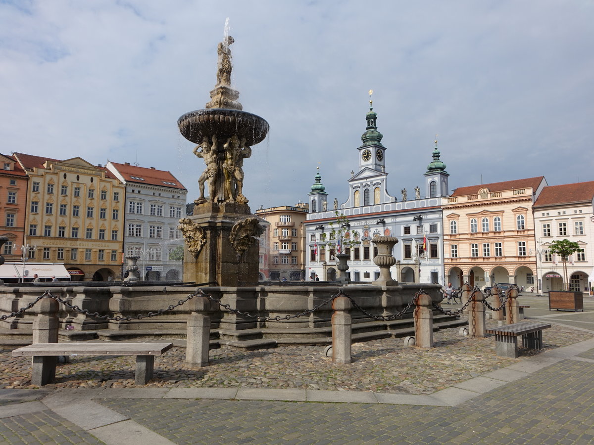 Česk Budějovice, Samson Brunnen am Hauptplatz, erbaut von 1721 bis 1726 (26.05.2019)