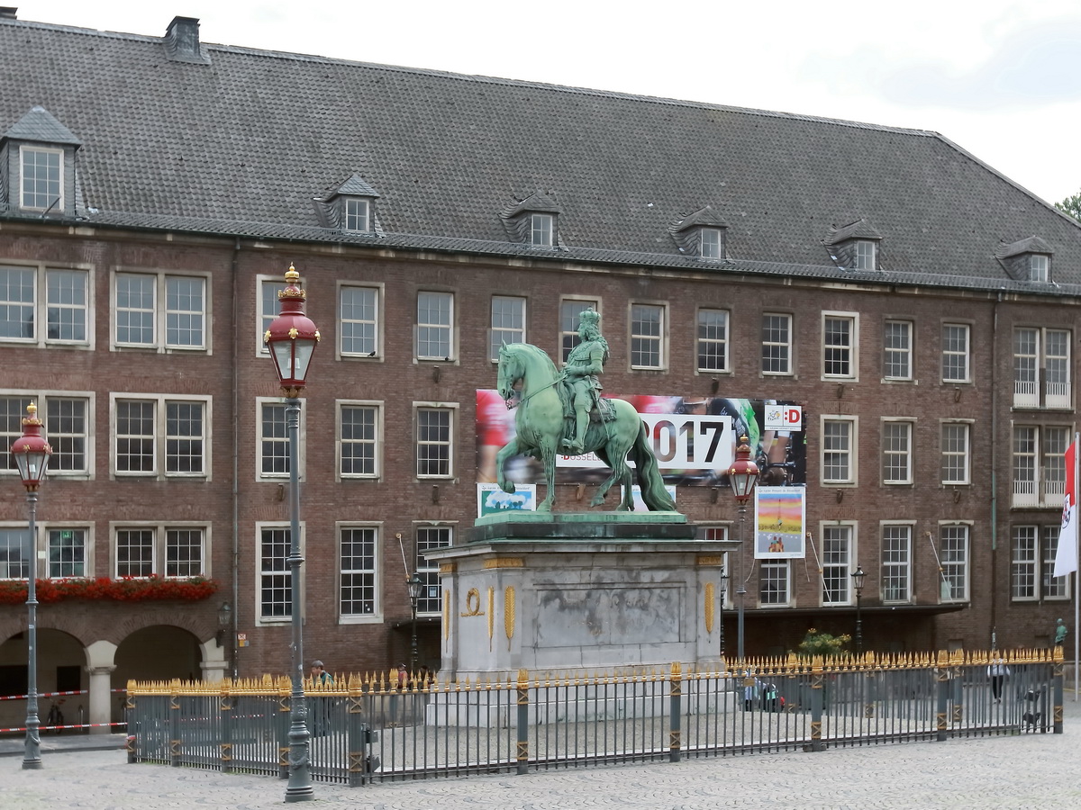 28. Juni 2017, Reiterstandbild von Johann Wilhelm II. Jan Wellem vor dem Rathaus in Dsseldorf.