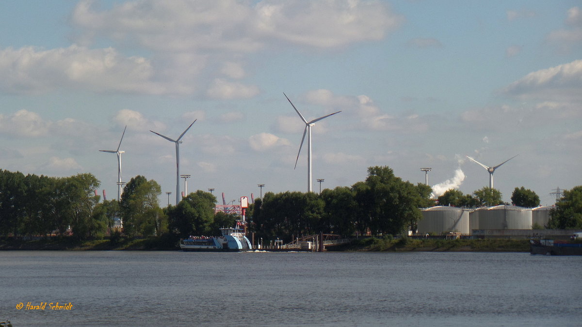 6536 Hamburg am 16.8.2016, Blick ber die Elbe zum Bubendeyufer /