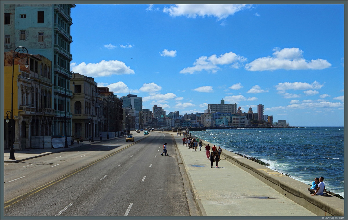 8 km entlang der Küste von Havanna zieht sich die Uferpromenade Malecón. Sie führt vom Hafen ins Stadtviertel Vedado. (19.03.2017)