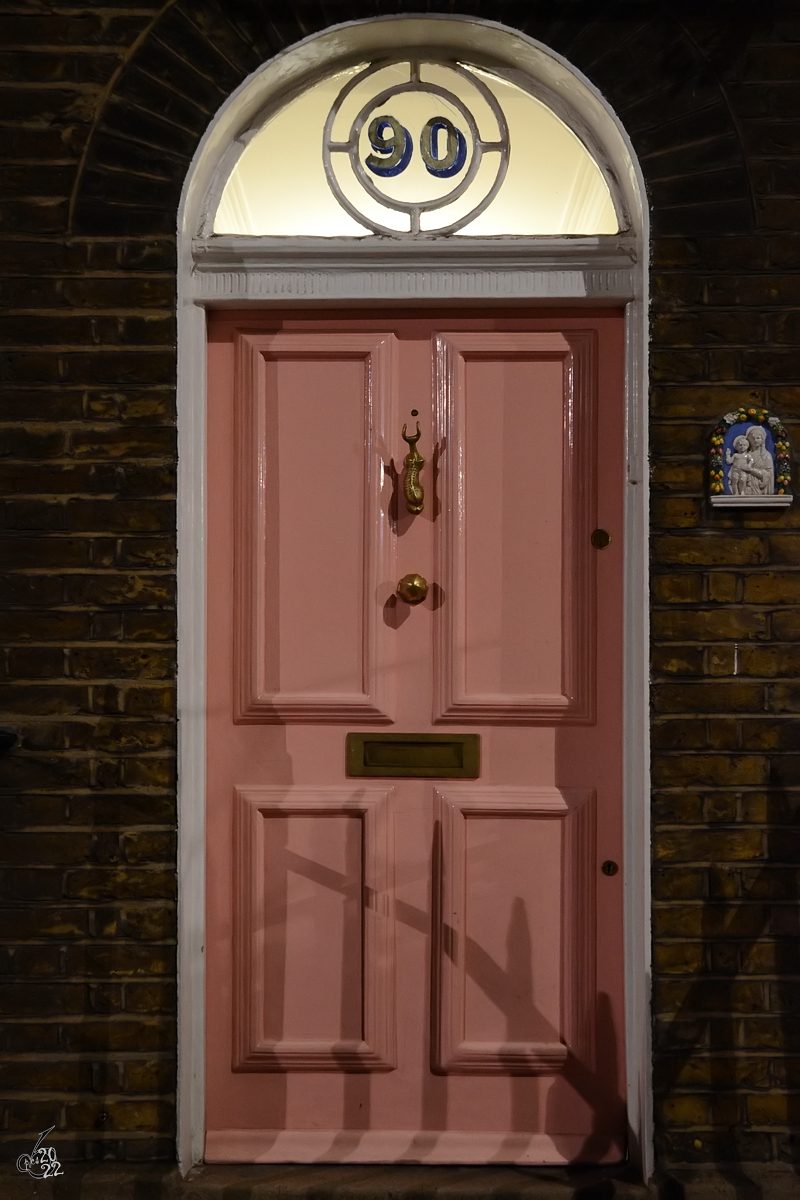  A pink door  irgendwo in London. (September 2013)
