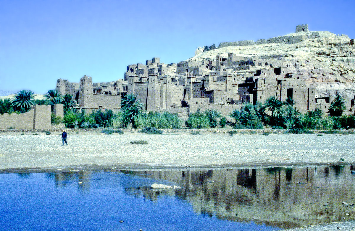 At-Ben-Haddou ist eine befestigte Stadt (ksar) am Fue des Hohen Atlas im Sdosten Marokkos. Bild vom Dia. Aufnahme: November 1996.
