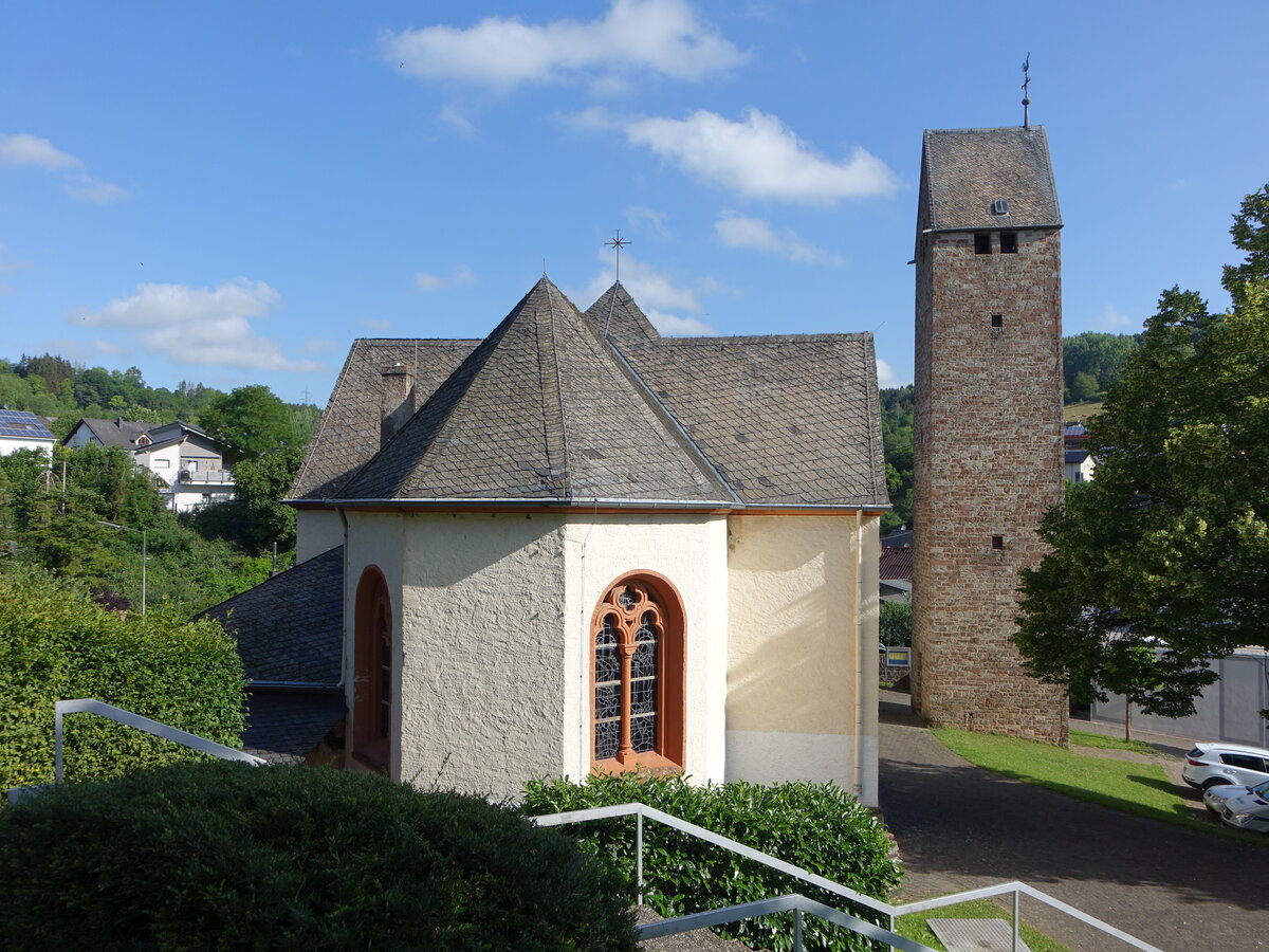 Aach, kath. Pfarrkirche St. Hubertus, Langschiff von 1783, Querschiff erbaut 1895, Glockenturm erbaut 1962 (23.06.2022)