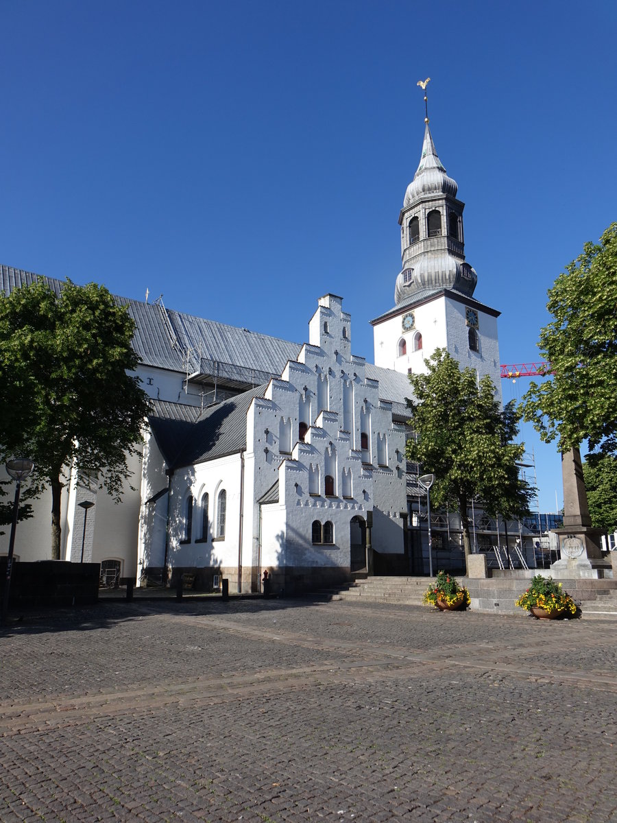 Aalborg, Dom St. Budolfi, erbaut bis 1554, Chor von 1941, Kirchturm von 1663, Turmhelm 1778 (08.06.2018)