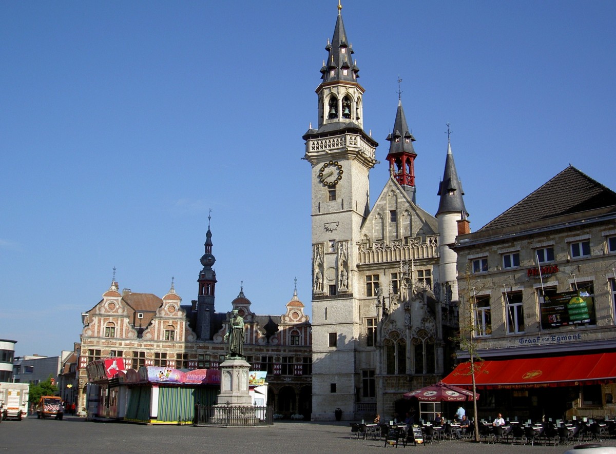 Aalst, Belfried und ehem. Rathaus, erbaut im 13. Jahrhundert, Belfried erbaut 1466 (04.07.2014)