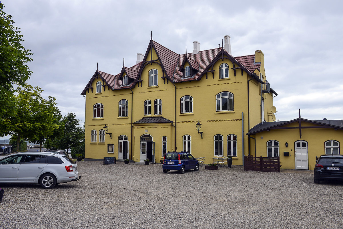 Aarsund Badehotel in Aarsund stlich von Hadersleben (dnisch: Haderslev) in Nordschleswig.
Aufnahme: 23. Juni 2018.