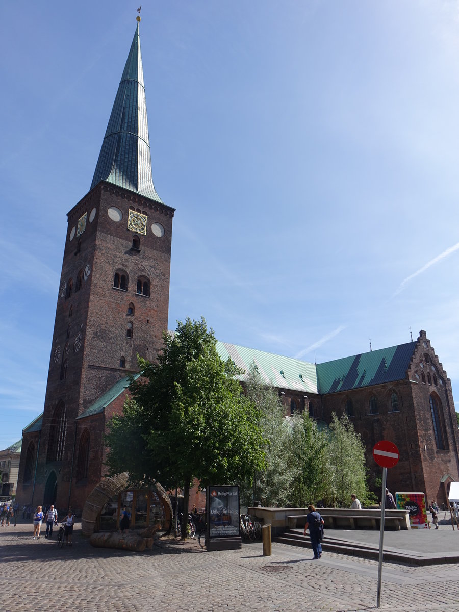 Aarhus, Dom St. Clemens, erbaut ab 1200, Im Jahr 1300 wurde der romanische Backsteinbau fertiggestellt (07.06.2018)