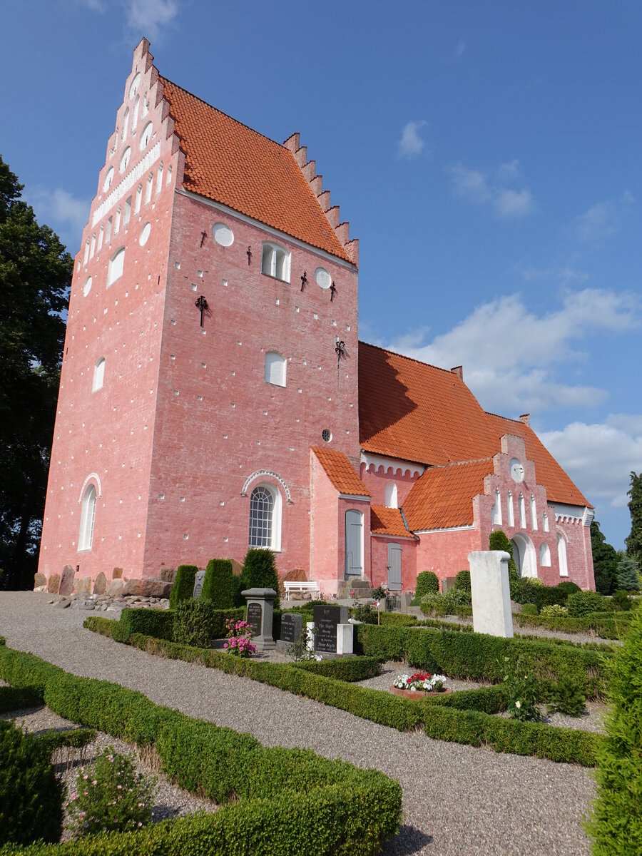 Aastrup, evangelische Dorfkirche, sptromanisch erbaut um 1200 (18.07.2021)