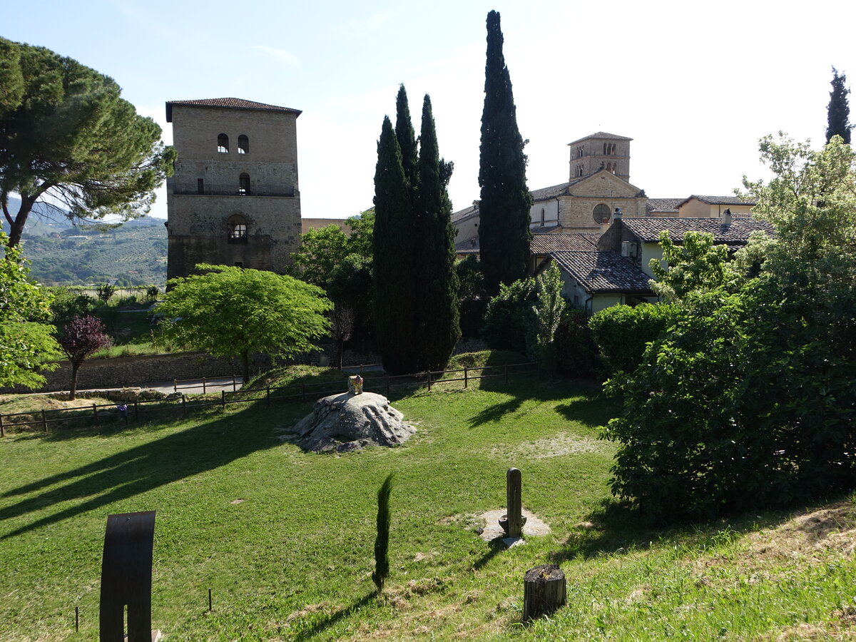 Abbazia Farfa di Sabina, gegrndet im 6. Jahrhundert, Klosterkirche erbaut 1492 (25.05.2022)