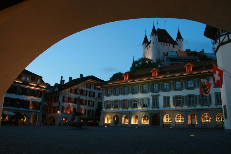 Abendlicher Spaziergang durch die Altstadt von Thun. Blick zum Schloss; 12.06.2013