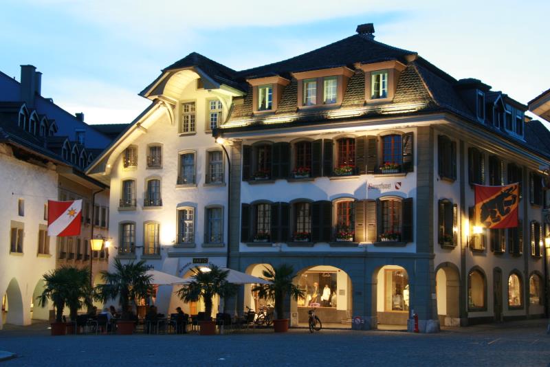 Abendlicher Spaziergang durch die Altstadt von Thun. Auf dem Marktplatz; 12.06.2013