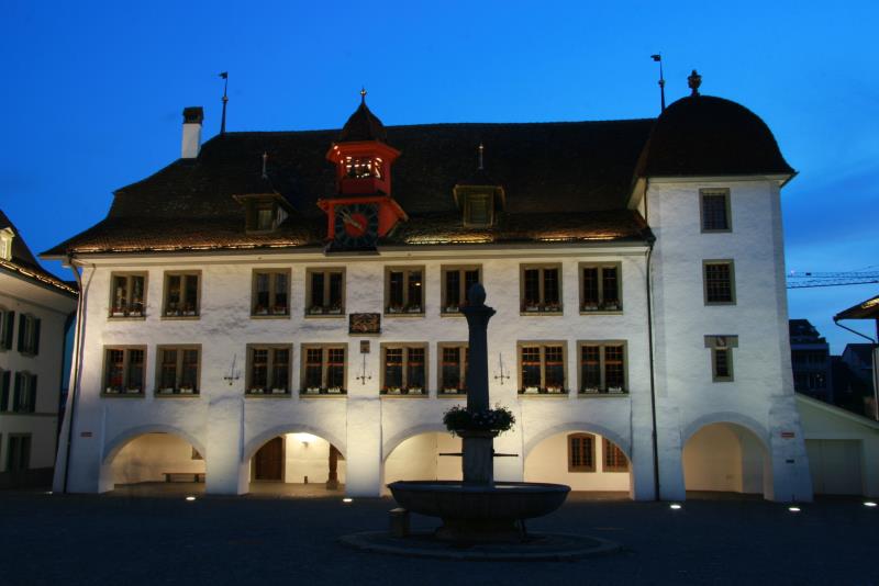 Abendlicher Spaziergang durch die Altstadt von Thun. Das Rathaus; 12.06.2013