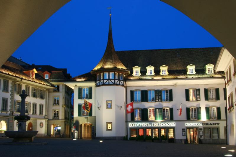 Abendlicher Spaziergang durch die Altstadt von Thun. Auf dem Marktplatz; 12.06.2013