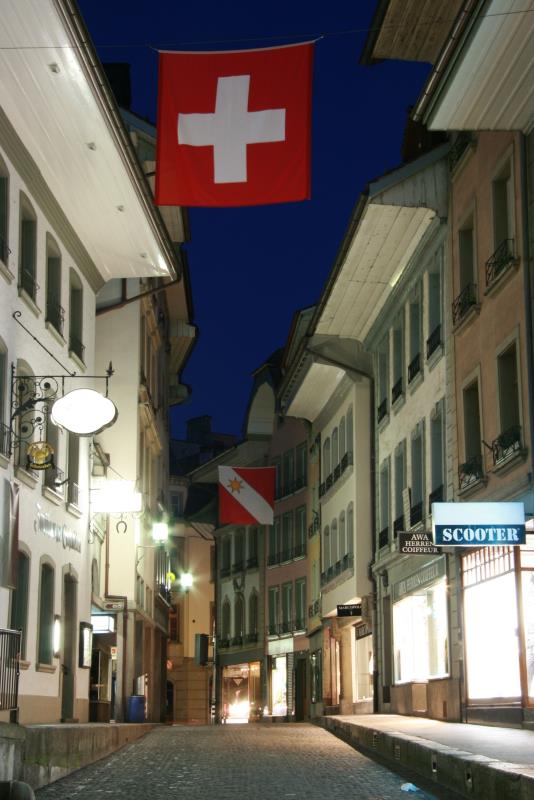 Abendlicher Spaziergang durch die Altstadt von Thun. Blick in die Hauptgasse; 12.06.2013