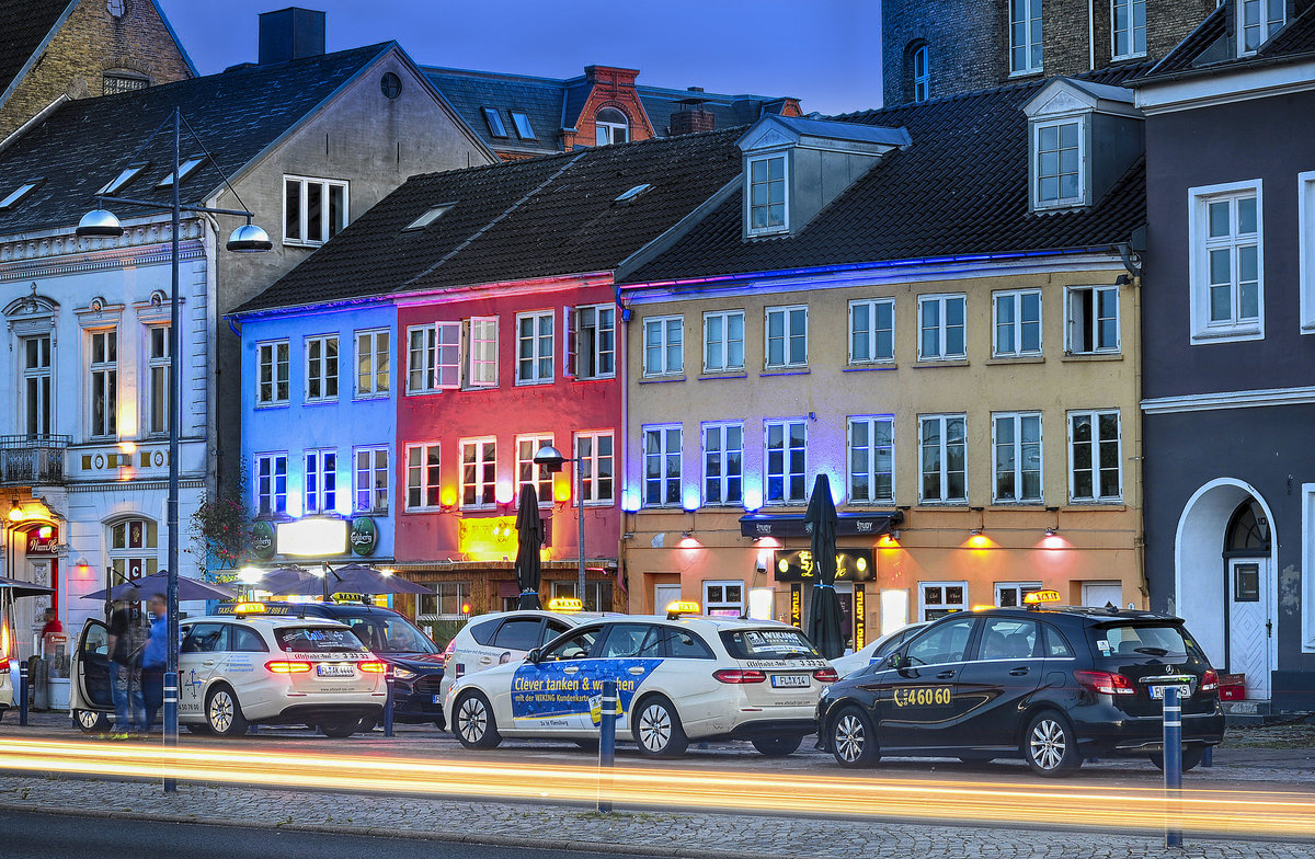 Abendstimmung am Willy-Brandt-Platz bzw. Schiffbrcke in Flensburg. Aufnahme: 17. Juli 2020.