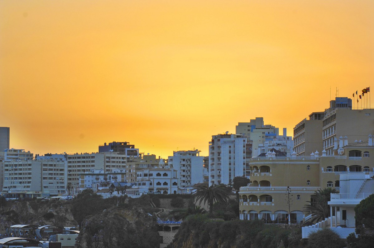 Abendstimmung in Praia da Rocha/Portimo. Aufnahme: Juli 2010.