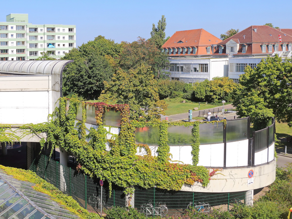 Abfahrtsrampe von der Vorfahrt fr Krankenwagen auf dem Gelndes des Klinikum Neuklln am 03. September 2021.