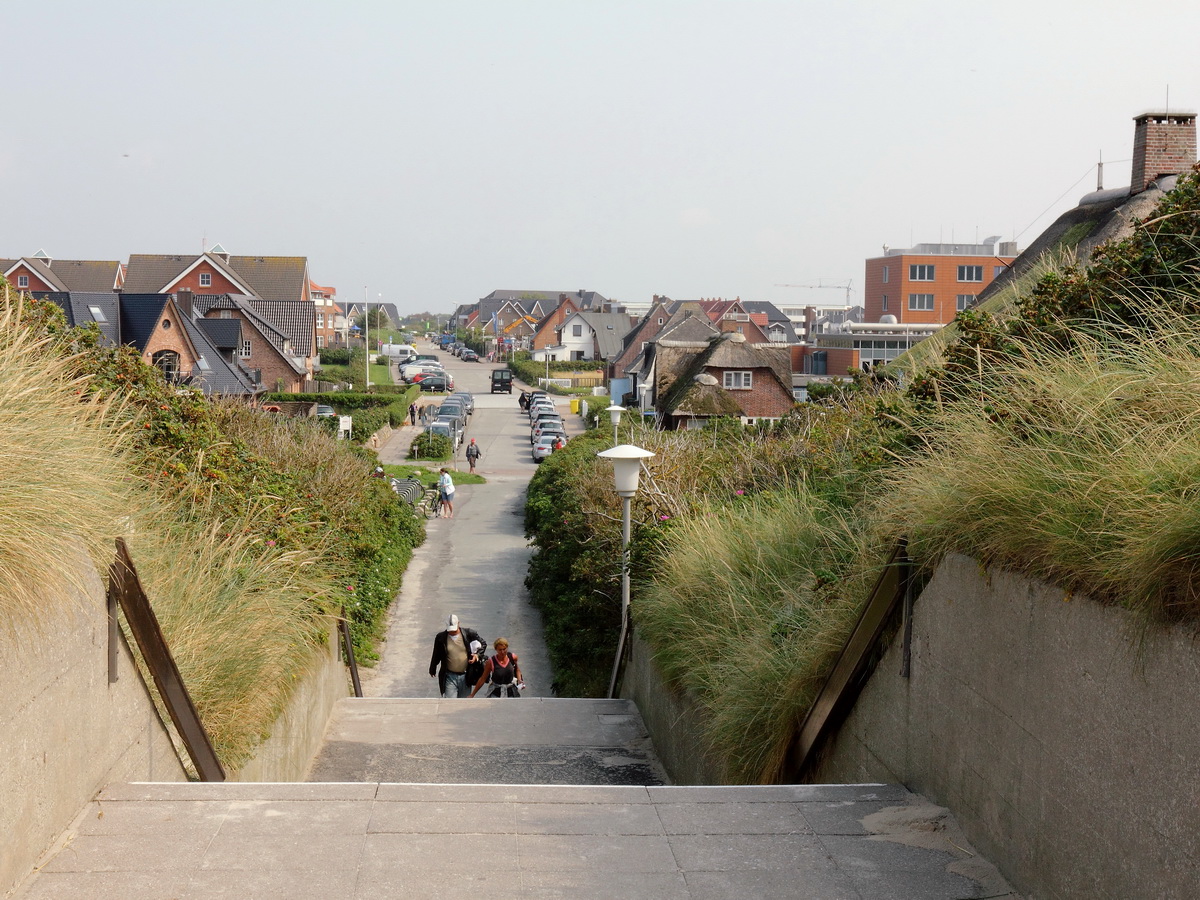 Abgang von Strand in Westerland in Hhe der Friesichen Strae, eine Ort ohne Kontroll-Stelle, gesehn am 19. August 2015.