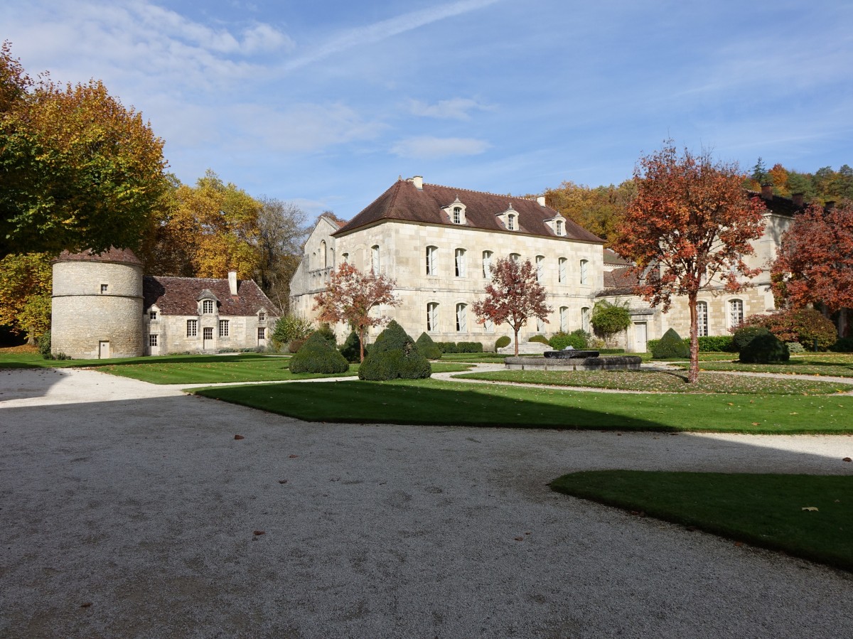 Abtei Fontenay, gegrndet 1118, Abteikirche erbaut im 12. Jahrhundert (27.10.2015)