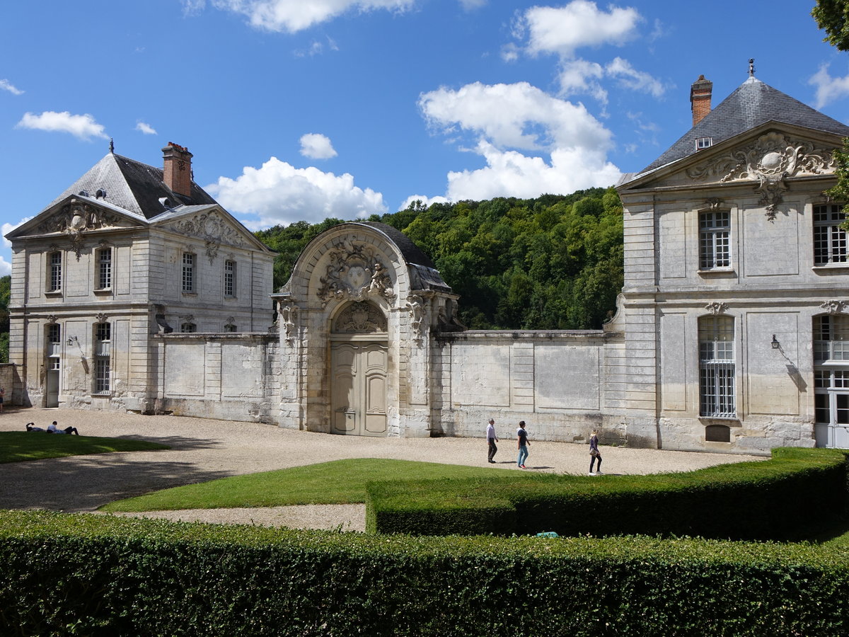 Abtei Saint Wandrille, Portal de Jarente zwischen zwei Pavillons, erbaut 1757 (14.07.2016) 