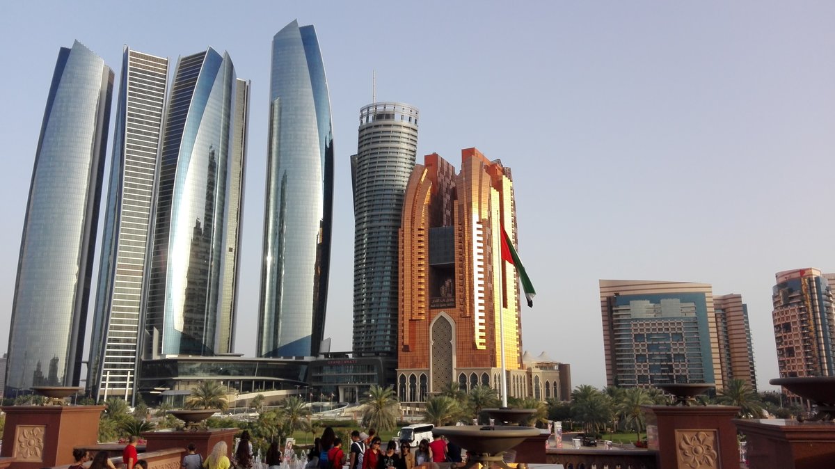 Abu Dhabi. Ein Teil der Skyline fotografiert vom Emirates Palace. Aufgenommen am 17.03.2018.