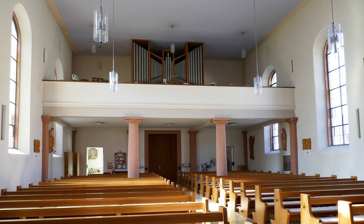Achkarren, Blick zur Orgelempore in der Kirche St.Georg, Mrz 2020