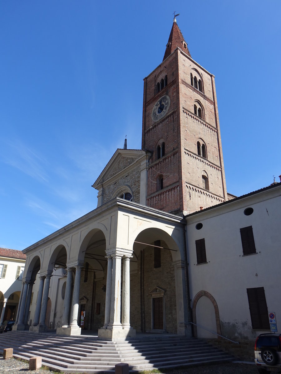 Acqui Terme, Dom St. Maria  Assuna, Piazza Duomo, erbaut ab 1067, Hauptportal von 1481, Fassade 17. Jahrhundert (02.10.2018)