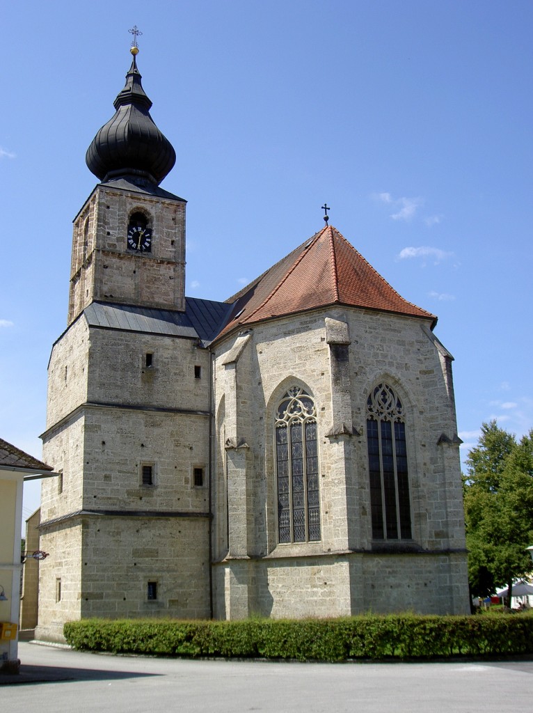 Adlwang, Wallfahrtskirche Sieben Schmerzen Maria am Kirchenplatz, Chor- und Turmbau 1431, Neubau des Langhaus von 1659 bis 1679 (26.07.2014)