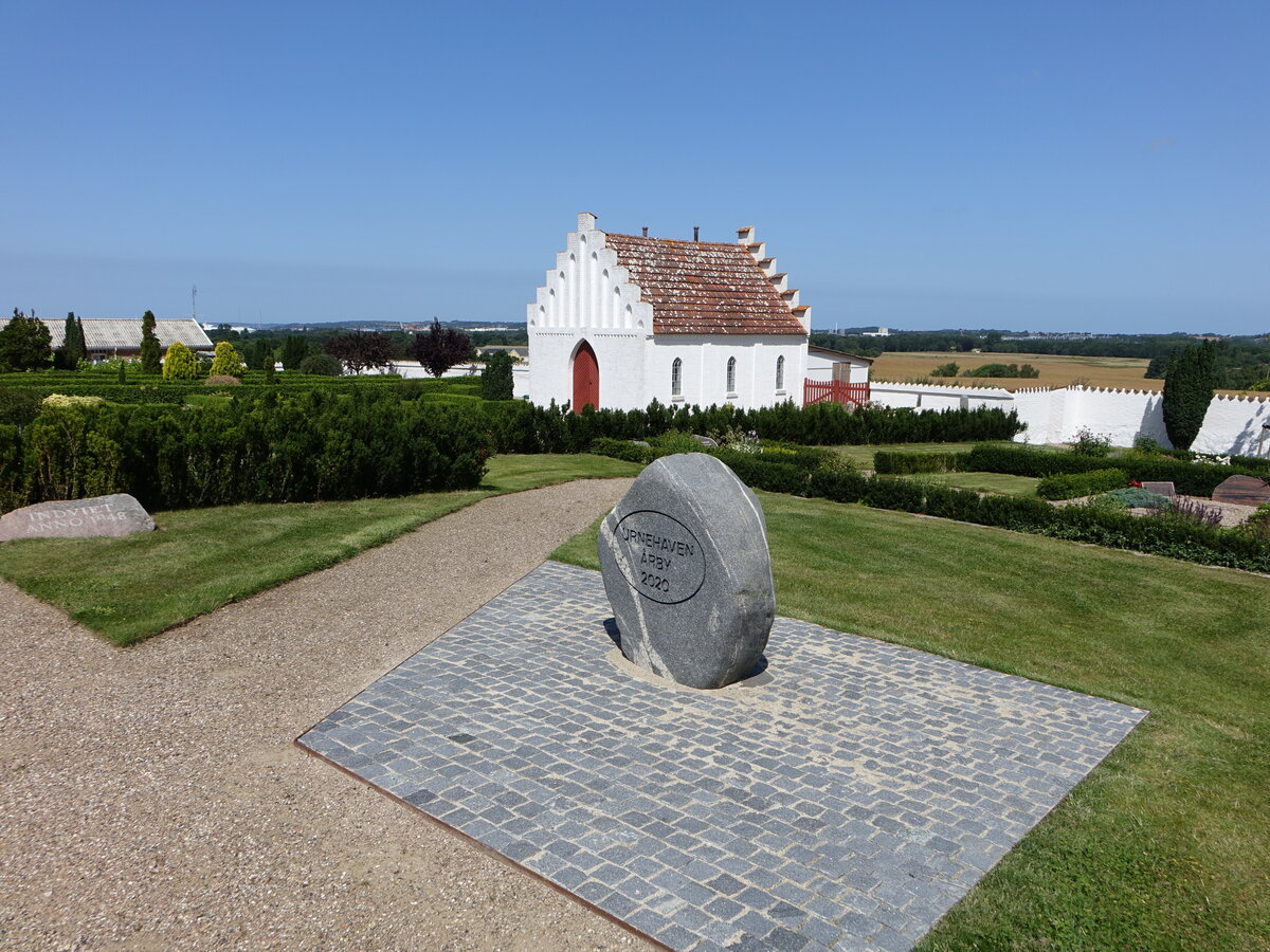 Aerby, kleines gotisches Gertehaus am Friedhof (17.07.2021)