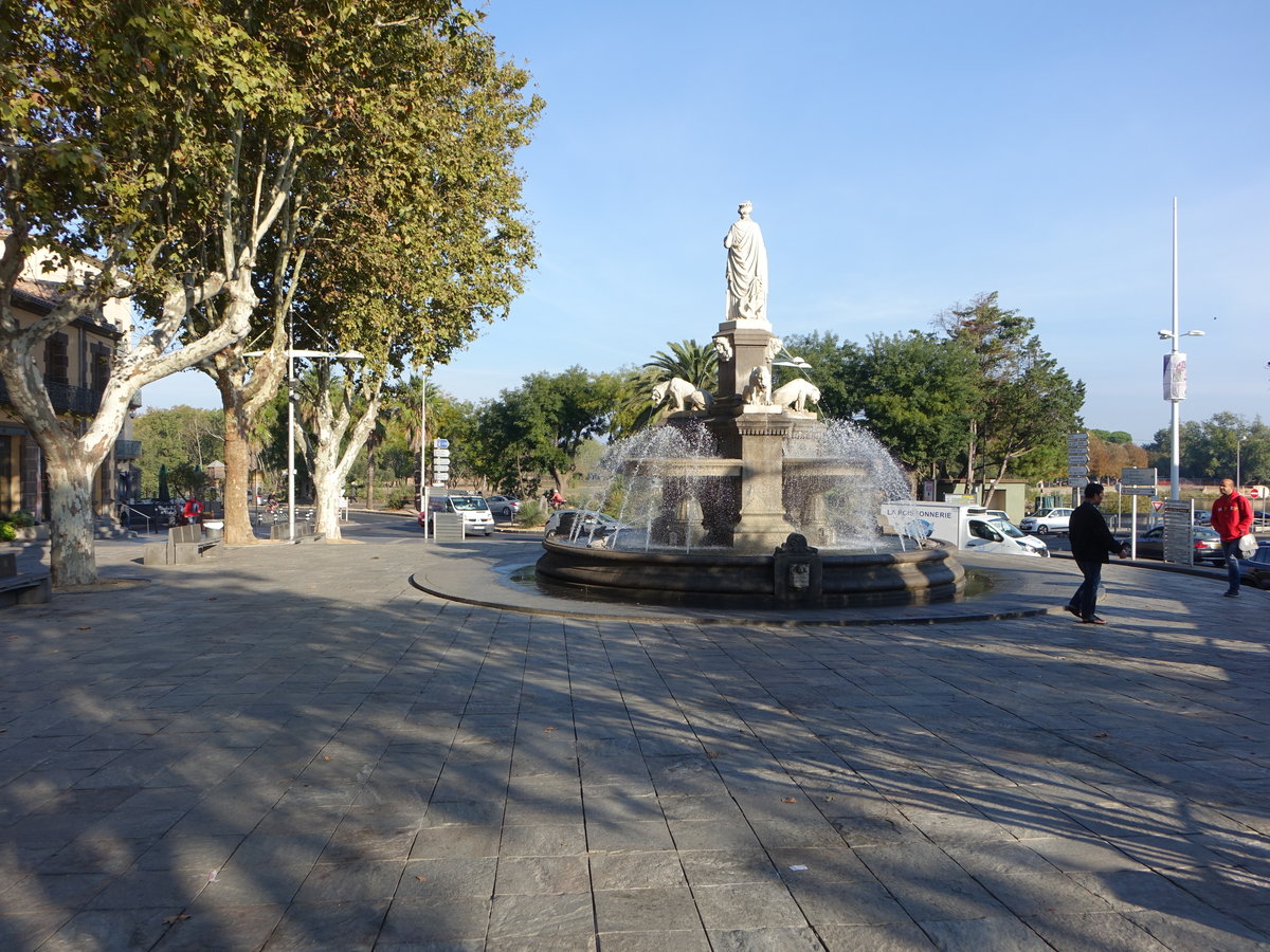 Agde, Brunnen am Place du 4. Juillet und Rue Richelieu (29.09.2017)