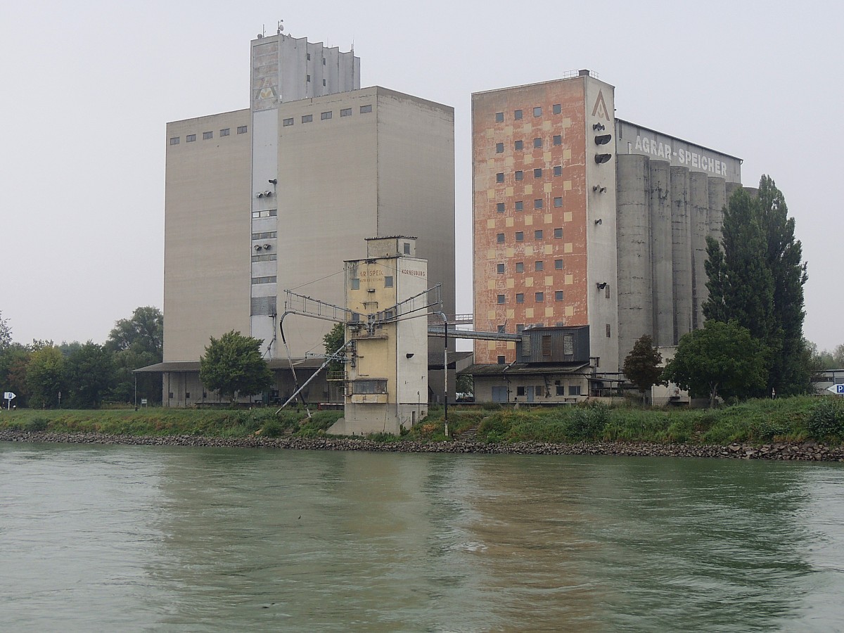 Agrar-Speicher mit Schiffsent-, bzw. Verladestation in Kroneuburg; 130825