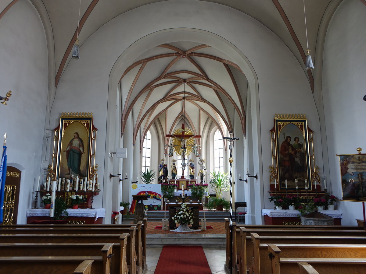 Aholfing, Innenraum der Pfarrkirche St. Lukas (02.06.2017)