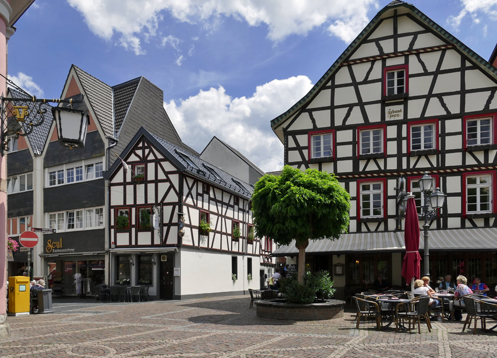 Ahrweiler - Fachwerkhuser am Marktplatz - 03.07.2017