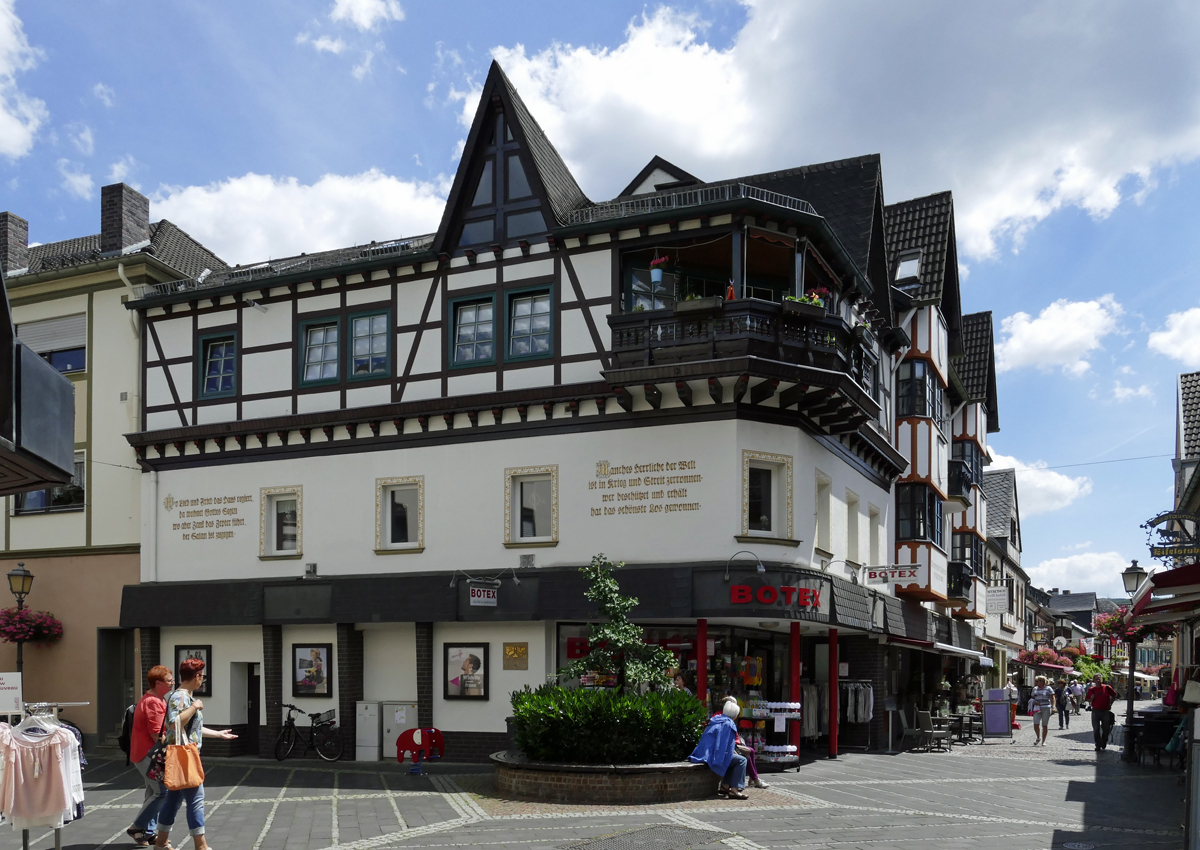 Ahrweiler - schn renovierte Altstadthuser an der Ahrhut- und Pltzer Str. - 03.07.2017