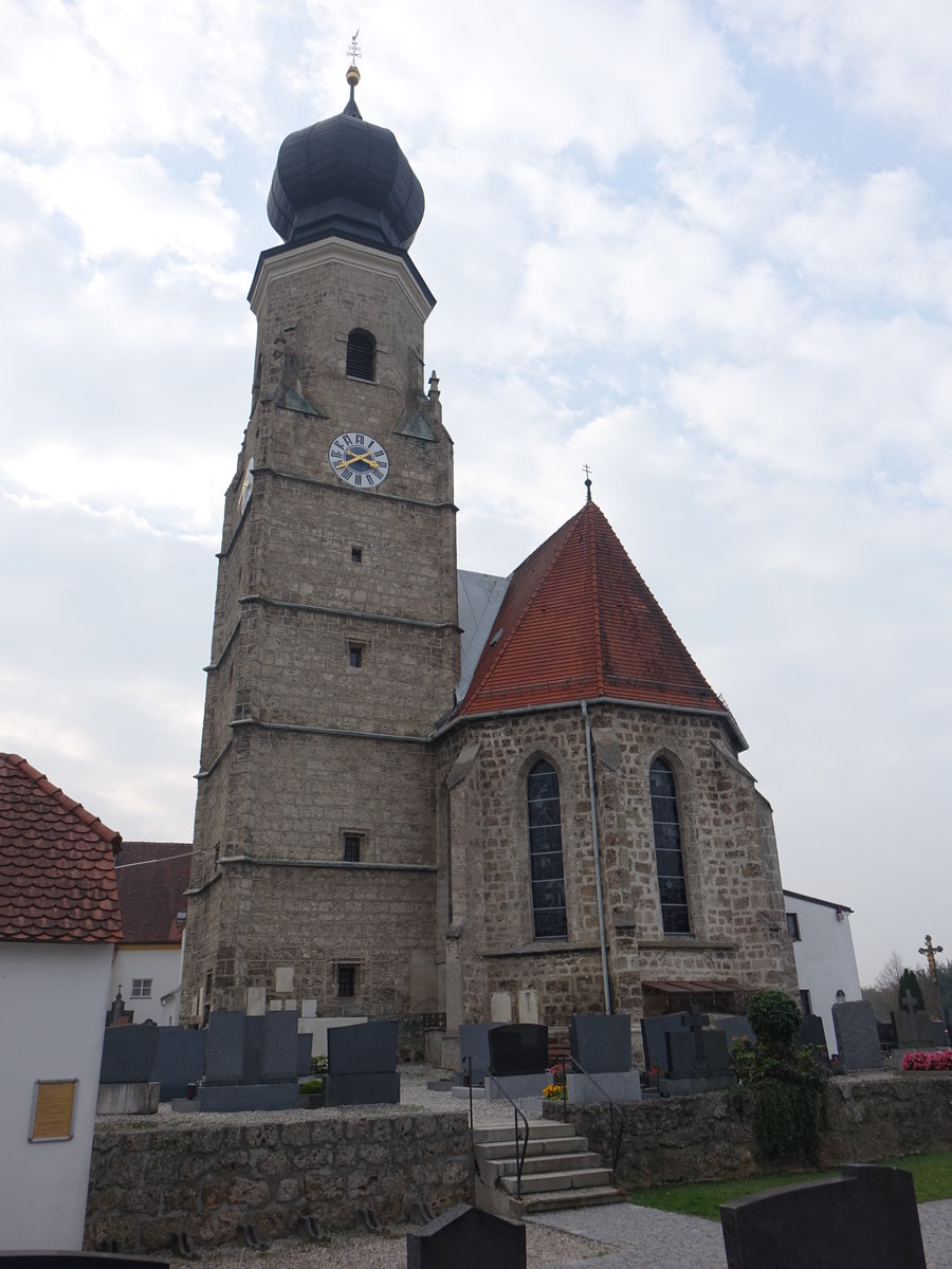 Aigen am Inn, Pfarrkirche St. Stephan, erbaut von 1470 bis 1518, nach 1685 barockisiert (20.10.2018)