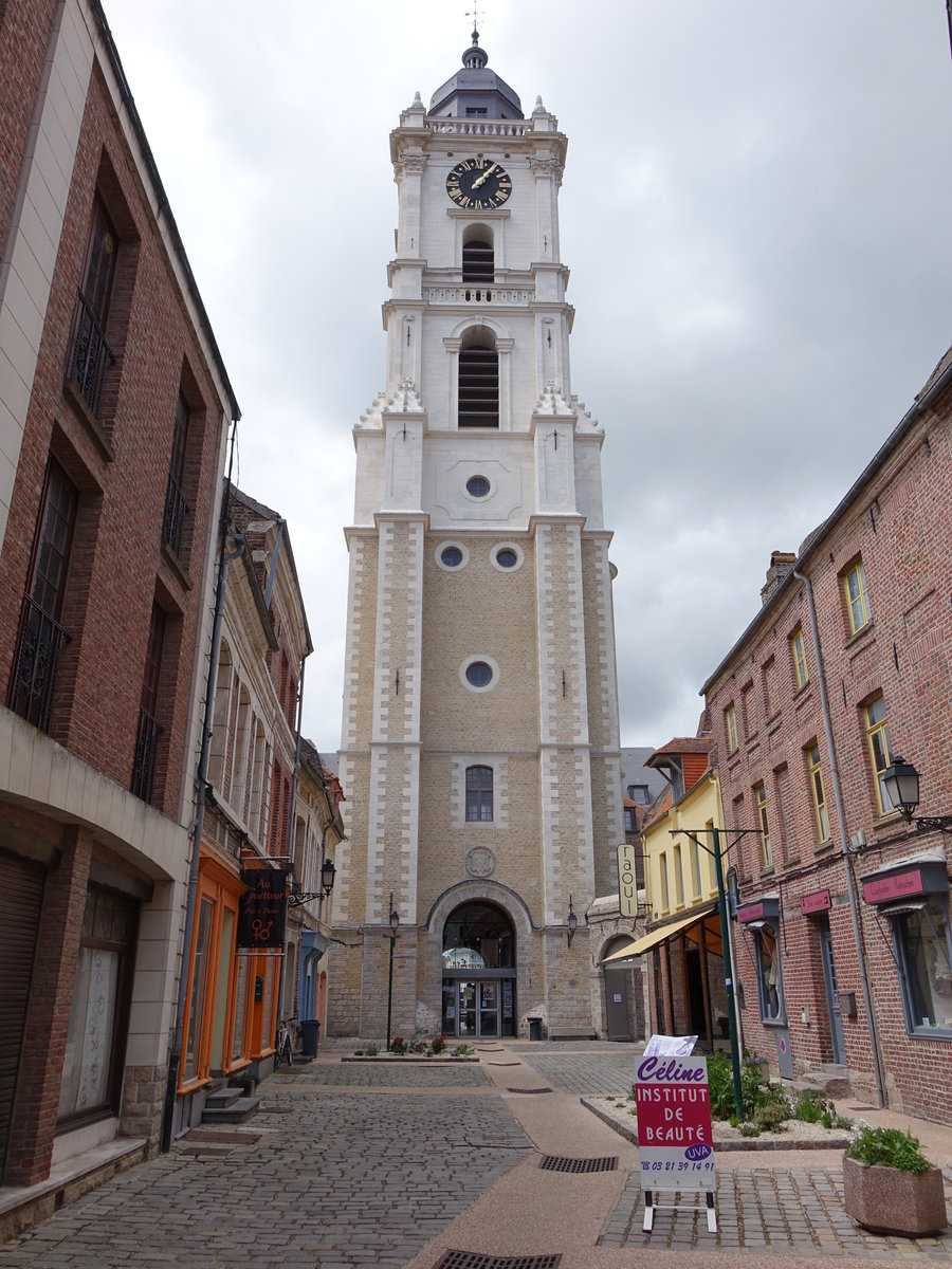 Aire-sur-la-Lys, 45 Meter hoher Belfried von 1717 (14.05.2016)