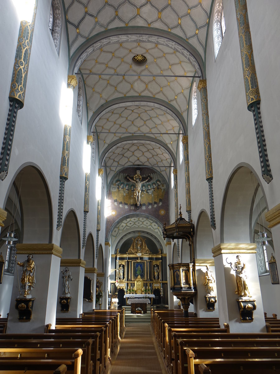 Aiterhofen, Innenraum der St. Margaretha Kirche, barocke Altre aus dem 18. Jahrhundert, Altargemlde von Christian Wink (13.11.2016)