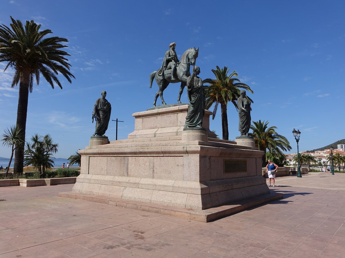 Ajaccio, Monument a la Memoire de Napoleon am Place Charles de Gaulle (20.06.2019)
