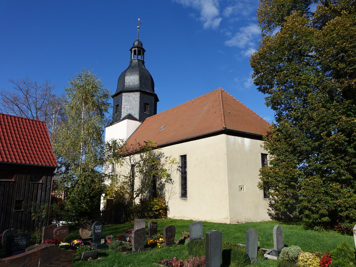 Albersdorf, evangelische Kirche, erbaut im 13. Jahrhundert, 1717 Wiederaufbau als Saalkirche mit eingezogenen Chor (22.10.2022)