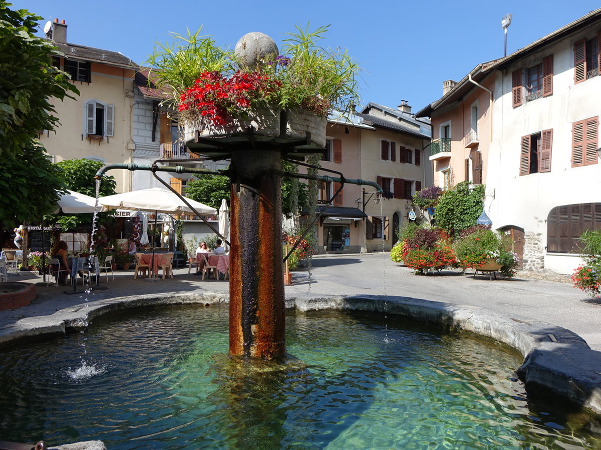 Albertville, Brunnen am Marktplatz (24.09.2016)