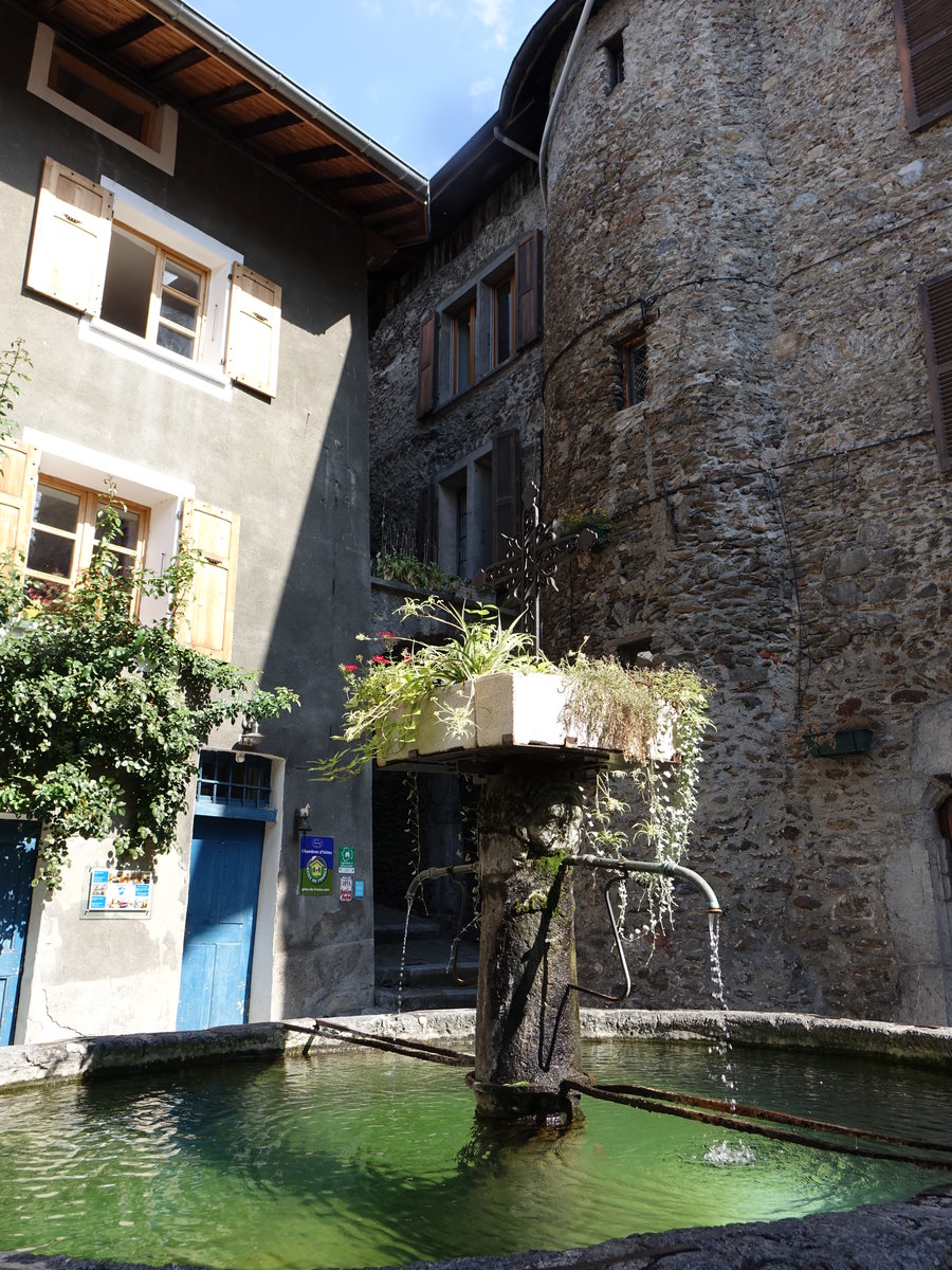 Albertville, Brunnen in der Cit Mdivale de Conflans (24.09.2016)