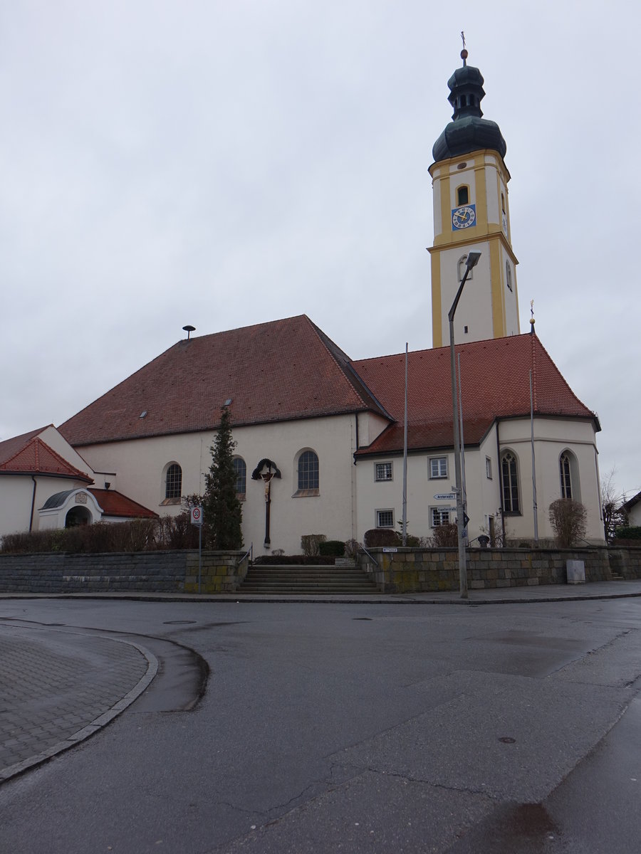 Alburg, Pfarrkirche St. Stephan, Chor sptgotisch, Flankenturm mit Zwiebelhaube, Langhaus von 1957 (26.12.2016)