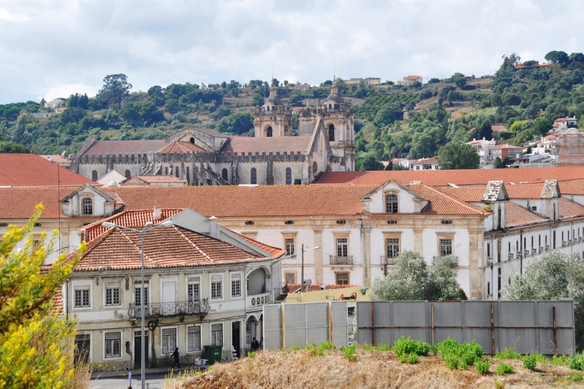ALCOBAÇA (Concelho de Alcobaça), 27.09.2013, Blick auf das zum Weltkulturerbe zählende Kloster