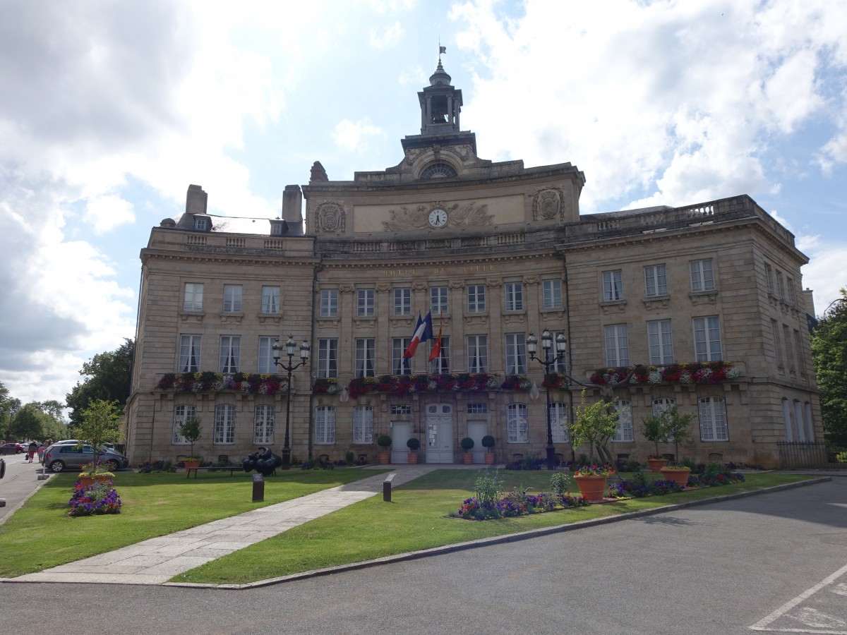 Alencon, Rathaus aus dem 18. Jahrhundert mit Museum (17.07.2015)