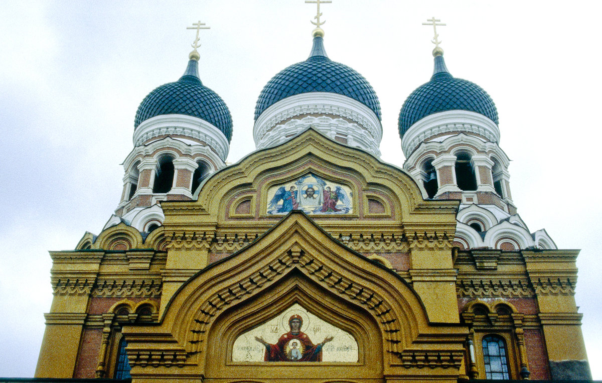 Alexander-Newski-Kathedrale in Tallinn. Bild vom Dia. Aufnahme: März 1995.