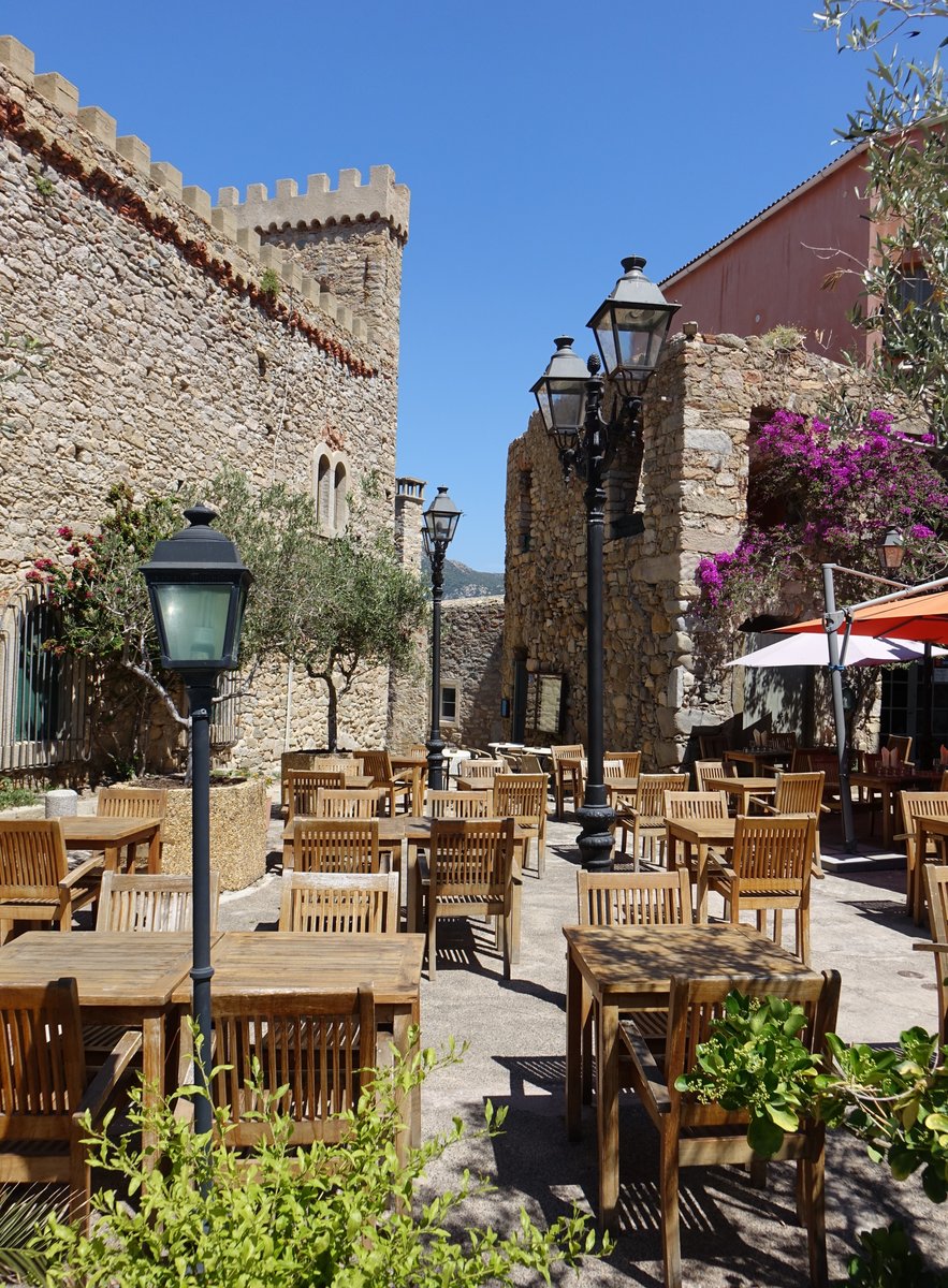 Algajola, kleiner Place du Chateau vor der Zitadelle (19.06.2019)